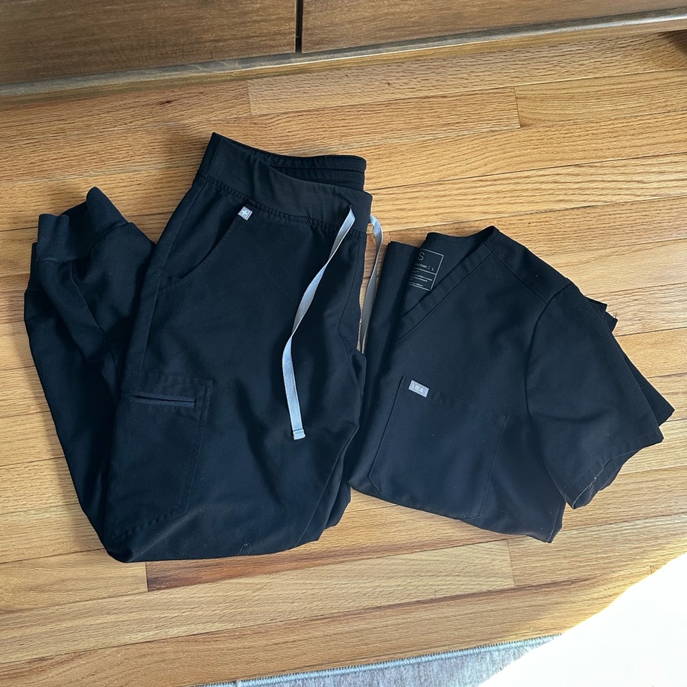 Figs Set- Size L with 2 Pairs of Pants!